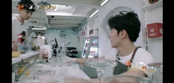 实习生离开《中餐厅》时，黄晓明王俊凯等人轮流告别，暴露情商