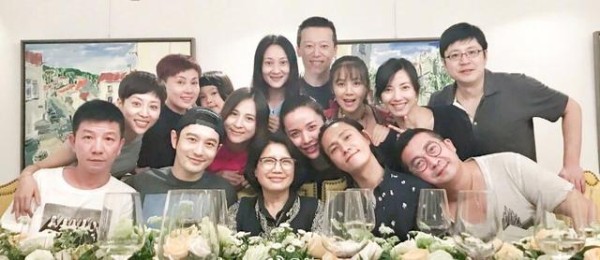 北电96班又聚会了，被称为娱乐圈关系最好的班级，这次赵薇没来