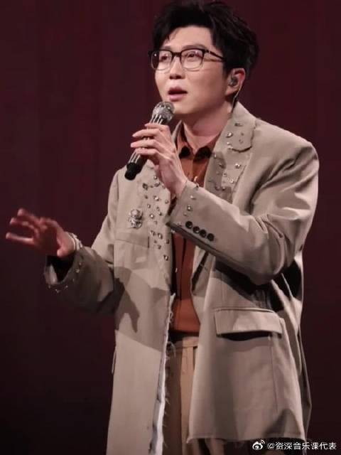 我嘴硬到什么程度呢 就比如我眼泪都掉下来了还是跟你说句没事!