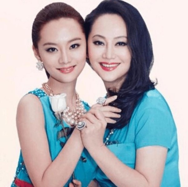 娱乐圈里的明星母女, 看看你认识几对, 有的神似两姐妹