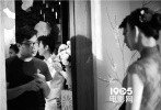  随着电影《新娘大作战》的杀青，不仅杨颖（Angelababy）、倪妮两位女神备受瞩目，导演陈国辉也逐渐走进公众视野。早前他导演的《全城热恋》和《全球热恋》以总数超过两亿的票房成为华语爱情电影的新势力，电影中邀请到了谢霆锋、大S、吴彦祖、刘若英、陈奕迅等一众大牌明星助阵，这对于当时还是导演界新秀的陈国辉而言不得不说是个奇迹。到底是什么吸引到这么多明星来参与他的电影？导演陈国辉就此讲述了自己搞定明星的窍门。