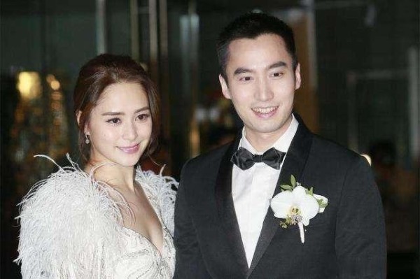 “艳照门”事件有照片1400张，涉及15位女星，为何陈冠希独爱她