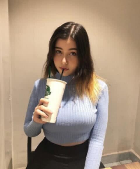越南17岁混血女孩因漂亮走红，自称脸和身材都是百分百纯天然的