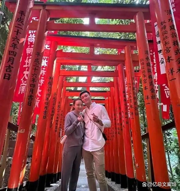 突发！赌王女儿疑与未婚夫分手，已清空社交媒体上所有合照 阶层差异埋隐患