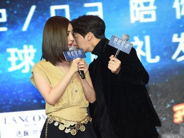 杨幂出轨李易峰是真的吗 知情人士称杨幂还曾为其打胎