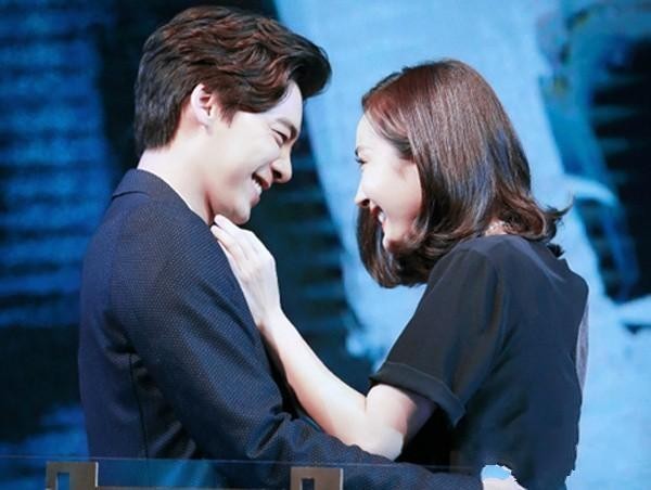 杨幂出轨李易峰是真的吗 知情人士称杨幂还曾为其打胎