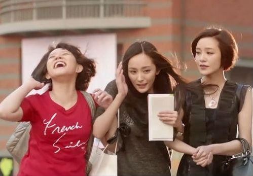 杨幂机场只有被拍的份？她偶遇帅哥给女星机场秀加料
