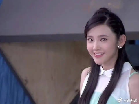 现在知道为什么张若昀对她一见钟情了吧!