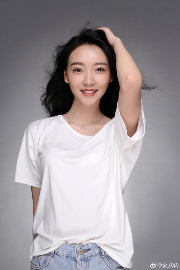 王思聪晚上发私信撩妹，妹子问他是不是被盗号了，思聪这么回答的