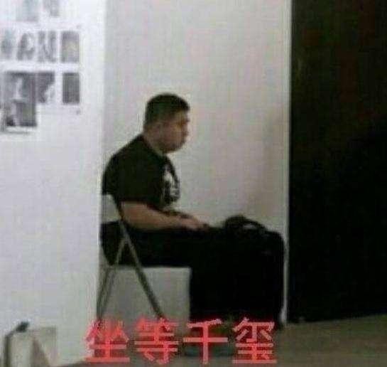 男助理都陪明星干啥? 有人陪参加婚礼、陪考试, 他却陪“迷路”!