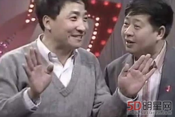 贾玲姜昆是什么关系 连小酒窝都如此的相像啊
