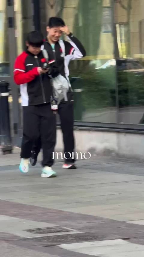 孙颖莎瑞典下班获姐姐夸赞
