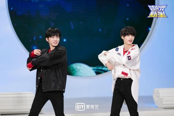 时代少年团惊喜献唱,《跨次元新星》Angelababy、小鬼、虞书欣大赞“好炸好可爱”!