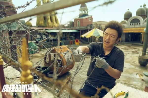 黄渤沈腾疑遭外星“大佬”绑架