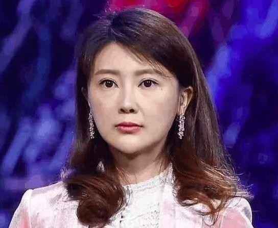 她是李小璐伴娘，从身家420亿到负债200亿，近照显老了