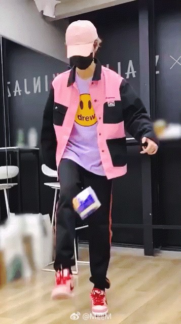 小贝为鹿晗庆生怎么回事 贝克汉姆鹿晗什么关系