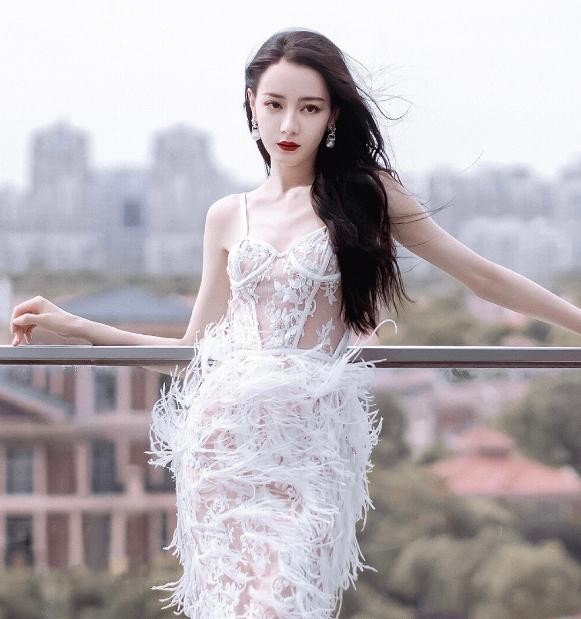迪丽热巴好友关系图(迪丽热巴的身份)