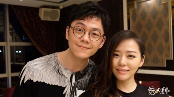 张靓颖绯闻男友陈秋莳合照
