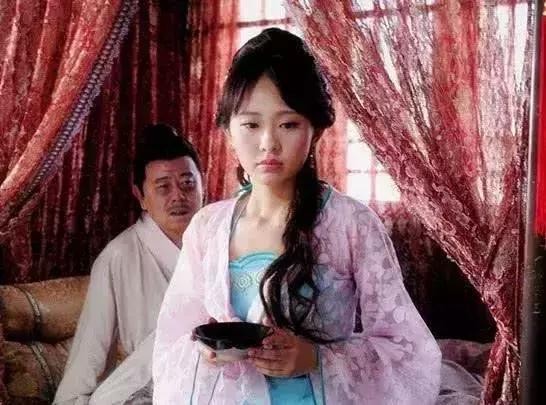 赵丽颖的5个好友，前四位关系都很好，唯独与她闹得不欢而散
