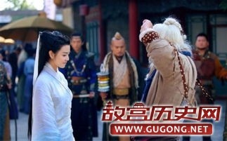 周伯通和小龙女是什么关系