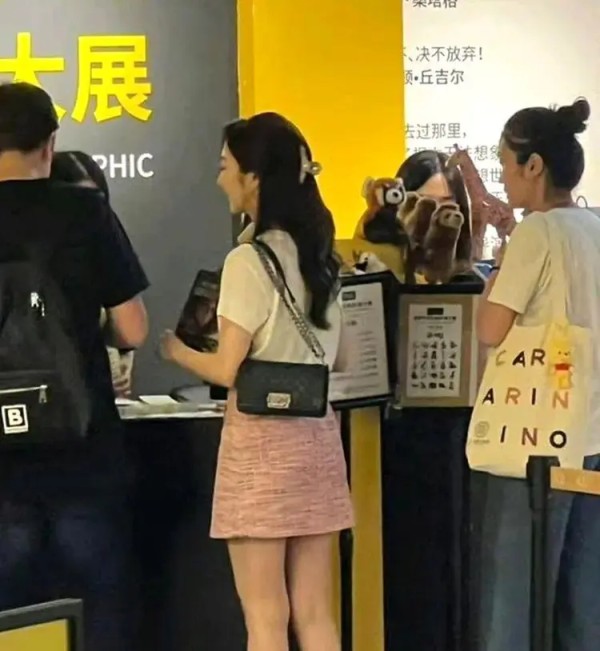 何依婷和男友
