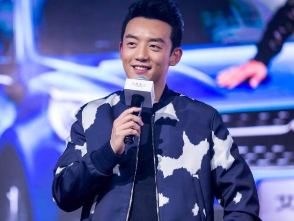 郑恺和张靓颖：两个明星两件事，真想跟着郑恺混啊，你还缺人吗？