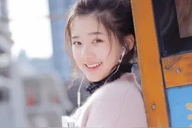 赵露思直播间怼黑粉反被嘲讽,曾因手滑点赞同行,败了路人缘图片