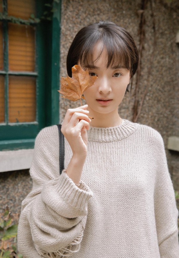 孙铱与神秘男深夜回家疑有新恋情，曾与林更新秦俊杰张嘉译传绯闻