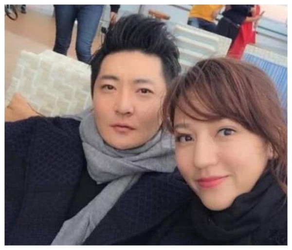 陆毅竟然和他是连襟？鲍蕾妹妹与他闪婚！这才是爱情的样子