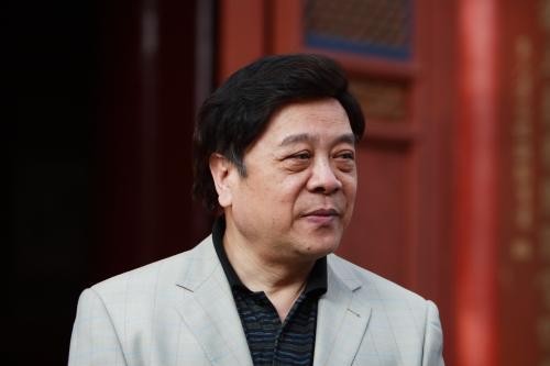 赵忠祥合影捞金后续：上百明星吸金产业链曝光，20秒祝福要价35万