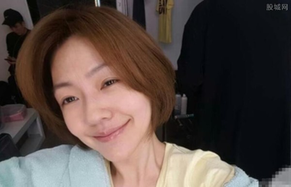 大小S是亲姐妹吗