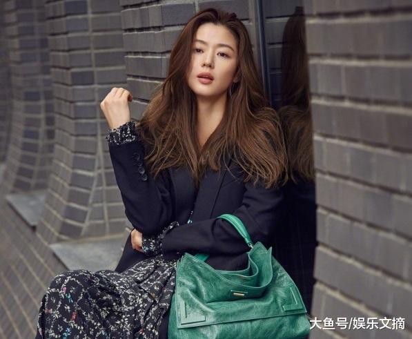 她地位不输全智贤, 曾被观众说长得老, 却是无数人心中的女神