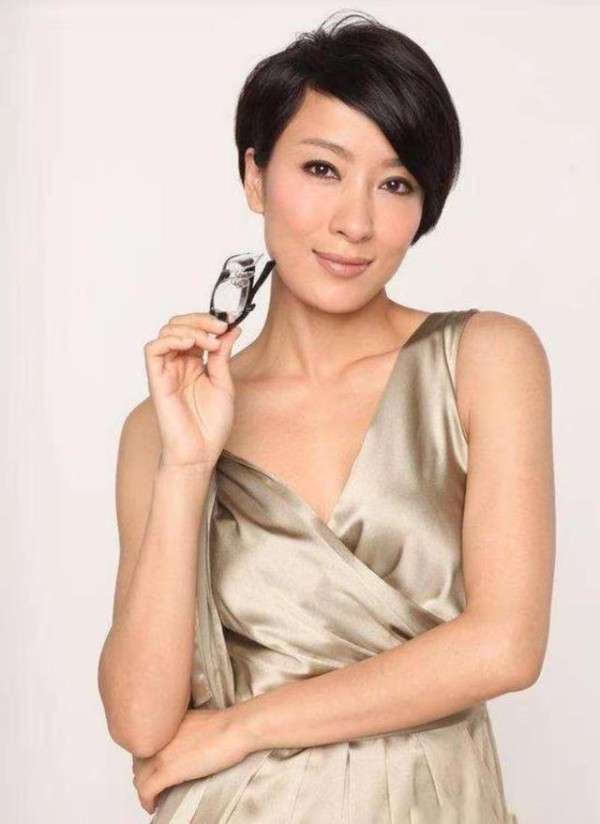 杨怡：她不是港姐，没有背景，却是唯一拿遍TVB所有奖的女演员
