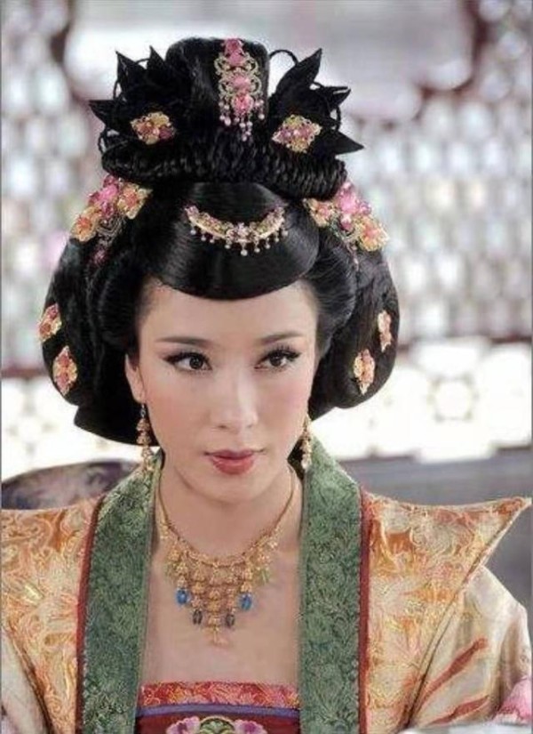 杨怡：她不是港姐，没有背景，却是唯一拿遍TVB所有奖的女演员