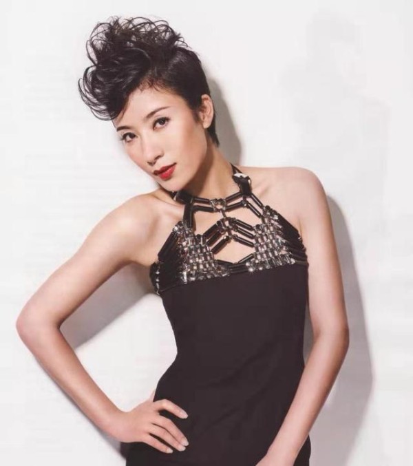杨怡：她不是港姐，没有背景，却是唯一拿遍TVB所有奖的女演员