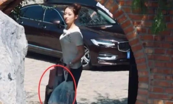吉娜为什么喜欢黏着郎朗，怕郎朗被抢走了么？看完这些你就知道了