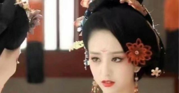 6位画着花钿的女明星，佟丽娅倾国倾城，网友：最后一位有点搞笑