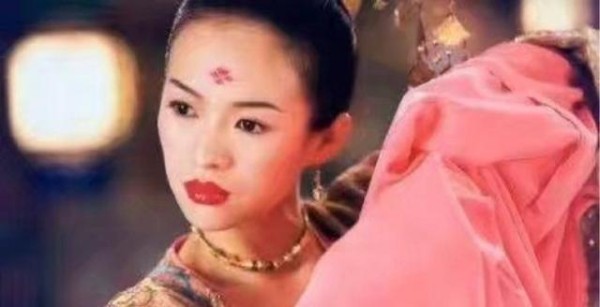 6位画着花钿的女明星，佟丽娅倾国倾城，网友：最后一位有点搞笑