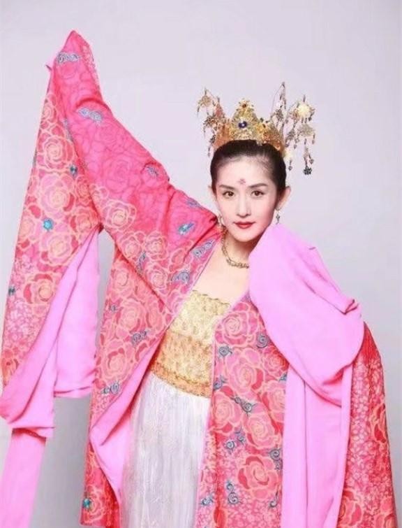 6位画着花钿的女明星，佟丽娅倾国倾城，网友：最后一位有点搞笑