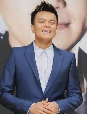妈妈木出道5年，第一个合作男艺人居然是JYP，现实美女与野兽