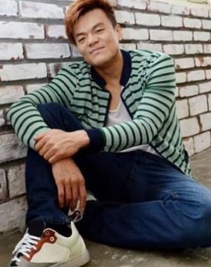 妈妈木出道5年，第一个合作男艺人居然是JYP，现实美女与野兽