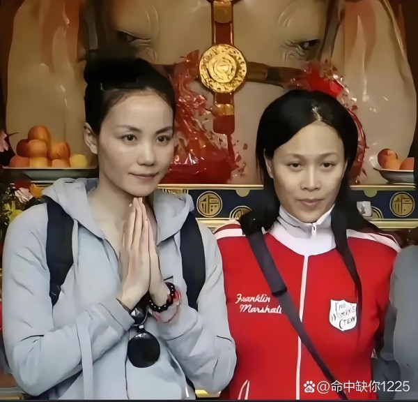 王菲和那英去峨眉山拜佛啦...@命中缺你1225的动态