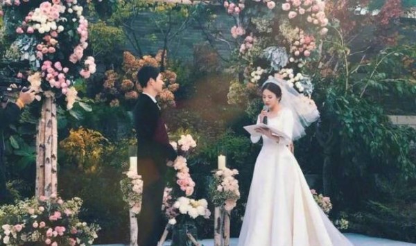 帝王人物：宋仲基和宋慧乔的完美婚姻，男神女神的美好爱情