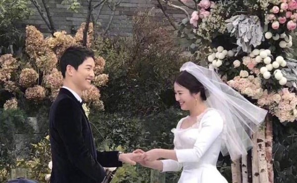 帝王人物：宋仲基和宋慧乔的完美婚姻，男神女神的美好爱情