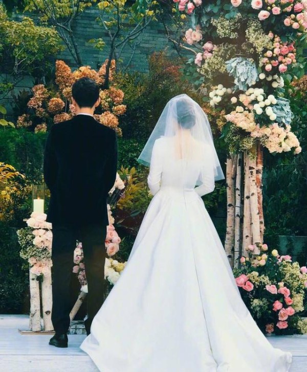 帝王人物：宋仲基和宋慧乔的完美婚姻，男神女神的美好爱情