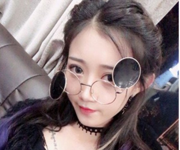 牌牌琦女友快手小伊伊被方丈睡过真的吗 小伊伊与方丈什么关系