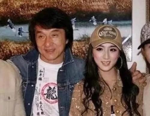 薇娅究竟什么背景？多次录制大牌综艺，看到另一层身份：失敬了