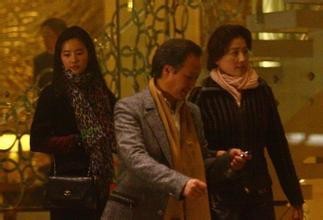 刘亦菲妈妈与陈金飞什么关系私下来往吗绯闻？扒爷爆料刘亦菲母女
