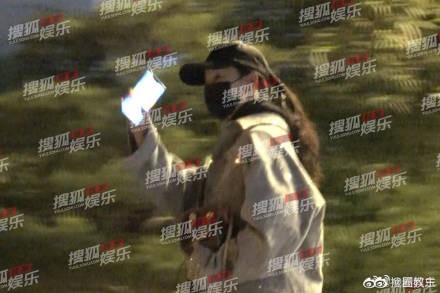 刘亦菲妈妈与陈金飞什么关系私下来往吗绯闻？扒爷爆料刘亦菲母女