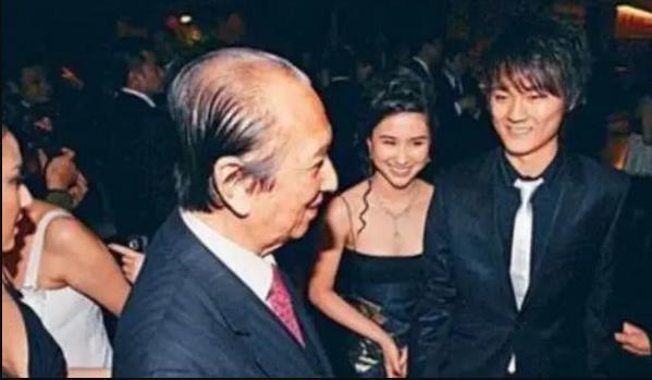 窦骁为什么叫tony总监,宝藏男?现任女友何超莲谈过几个?